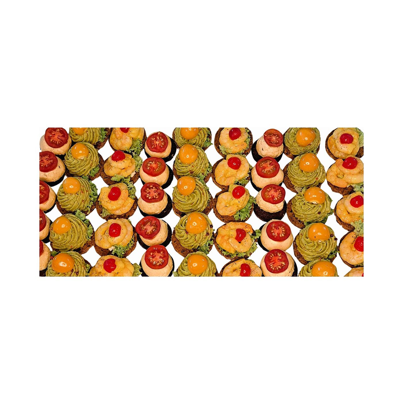 Canapé-Trio mit Avocadocreme, Obazda und Shrimps auf Brotauswahl – veredelt mit Physalis, Tomate und Cocktailkirsche