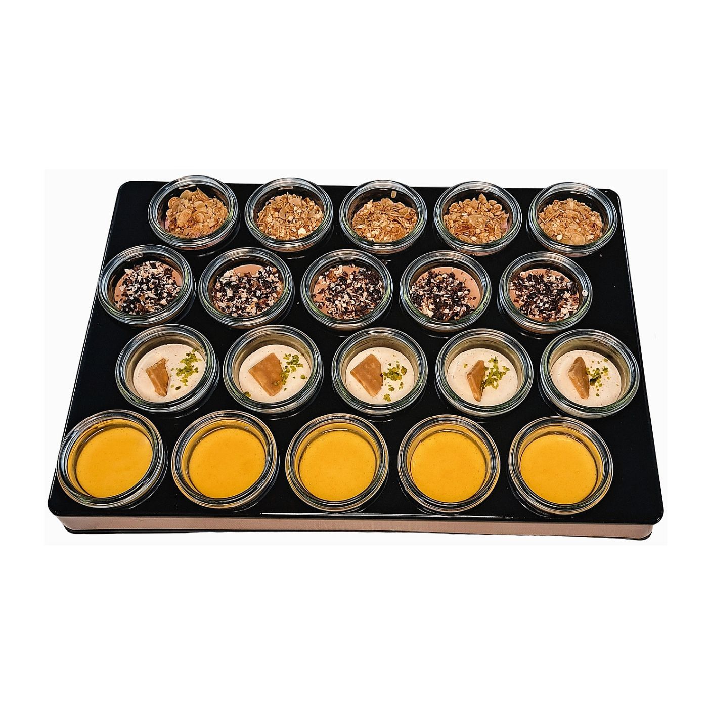 Vier kreative Dessert-Variationen im Weckglas mit Frucht, Creme und Crumble
