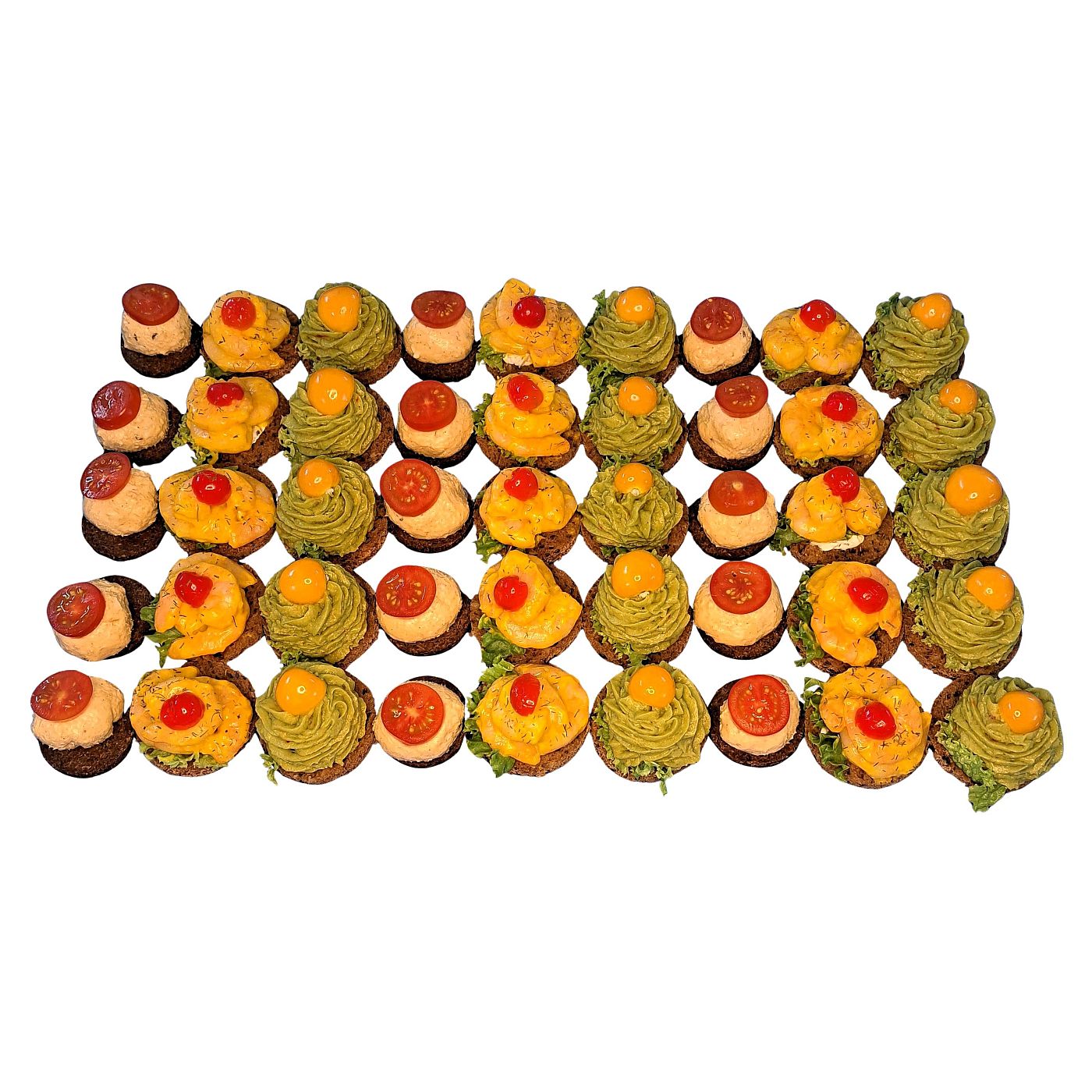 Canapé-Trio mit Avocadocreme, Obazda und Shrimps auf Brotauswahl – veredelt mit Physalis, Tomate und Cocktailkirsche