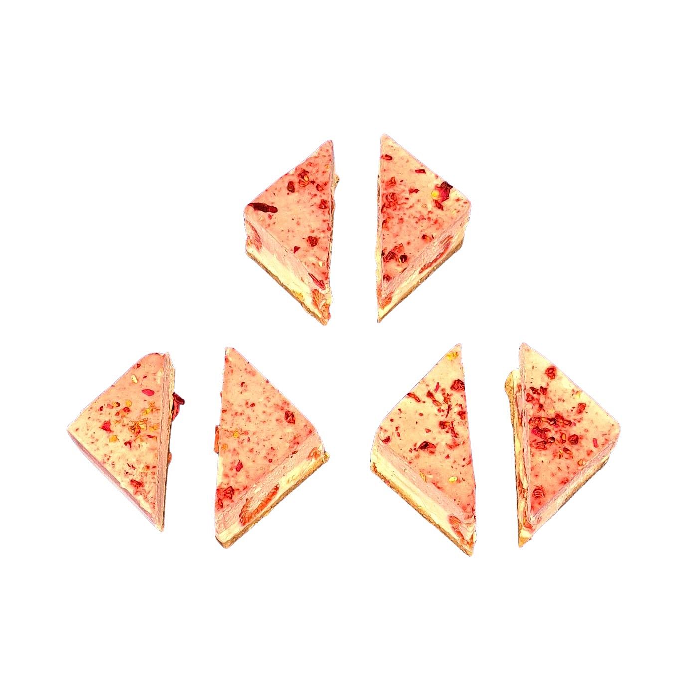 Veganes Himbeer-weiße Schokolade Törtchen mit Rosenblüte – glutenfrei & laktosefrei