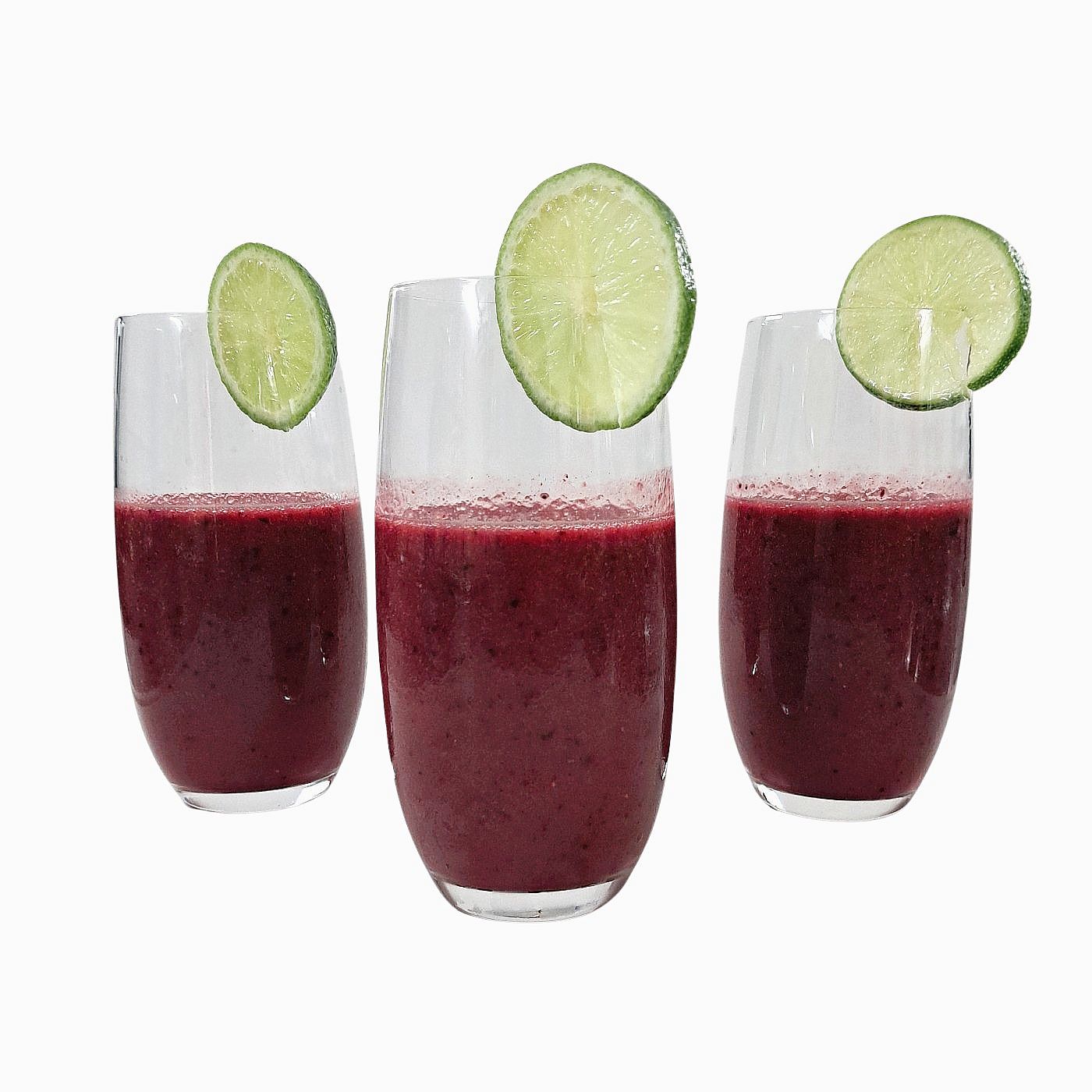 Smoothie Berry Bloom mit Erdbeere, Blaubeere, Mango, Acai und Apfel